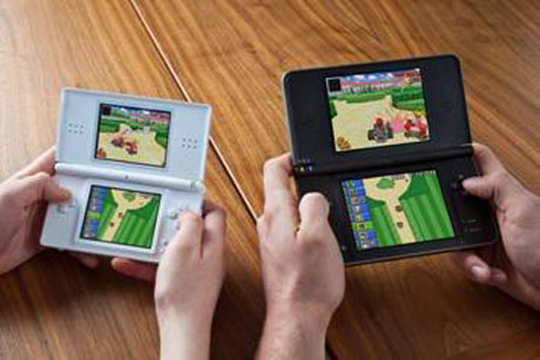 Nintendo-DSi-XL-2 Nintendo-DSi-XL-2