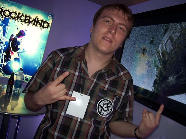 Dan Teasdale, el diseñador jefe de Rock Band, abandona Harmonix y se va a Twisted Pixel