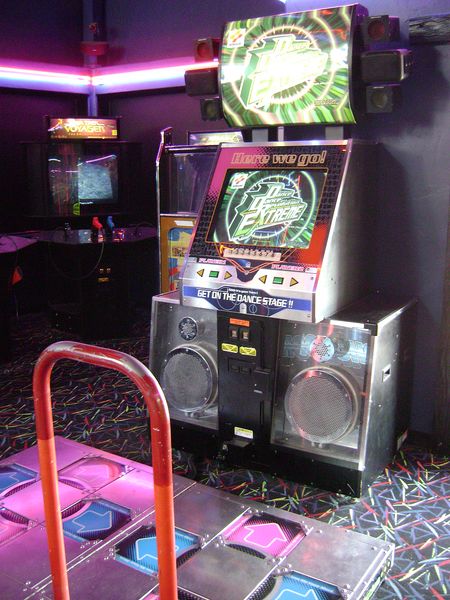 Dance_Dance_Revolution_Extreme_arcade_machine