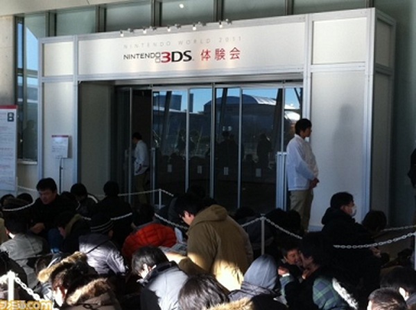 Nintendo 3DS, Nintendo agota en un dí­a su stock de 3DS para Japón