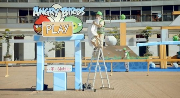 Angry Birds, los pájaros del juego Angry Birds vuelan por Barcelona en un anuncio